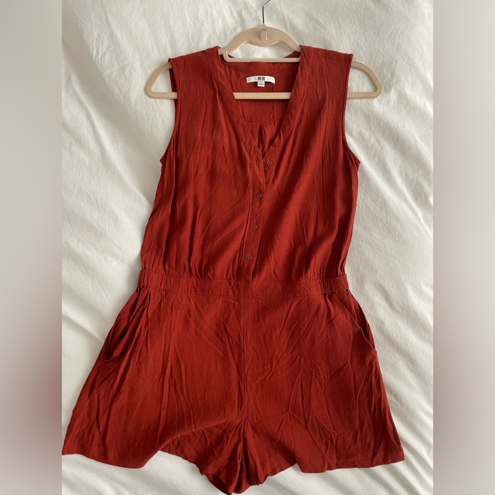 Uniqlo sleeveless button down romper in Rust
